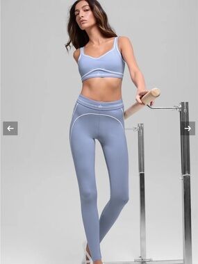 ALO Yoga Airbrush High waist 7/8 Heart Throb Leggings & Bra Set Winter Frost
